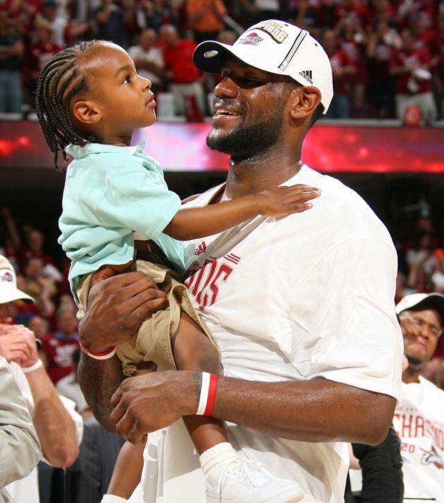 开云在线开户-无悬念！湖人55位选布朗尼 成就历史首对父子同队